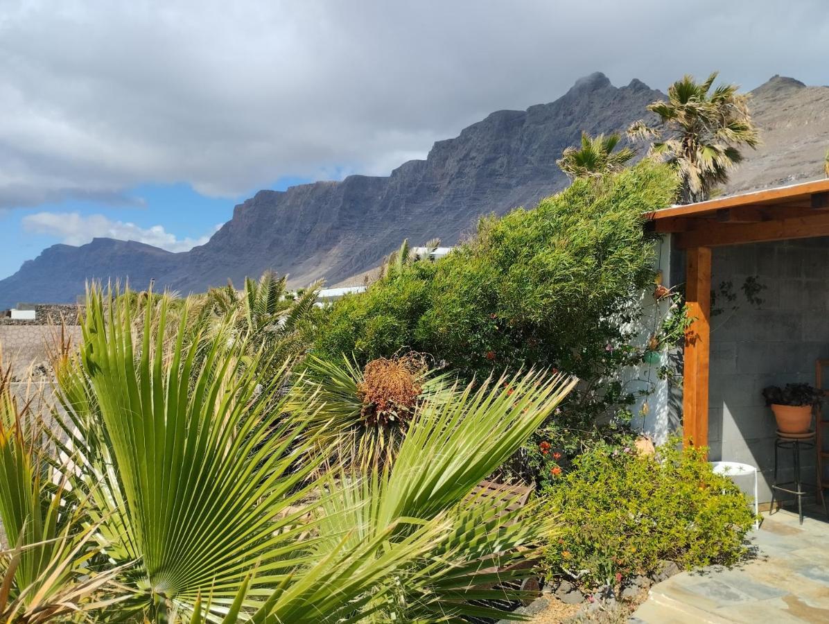 Beautiful Small Bungalow, Amazing Views And Garden Famara Exteriér fotografie