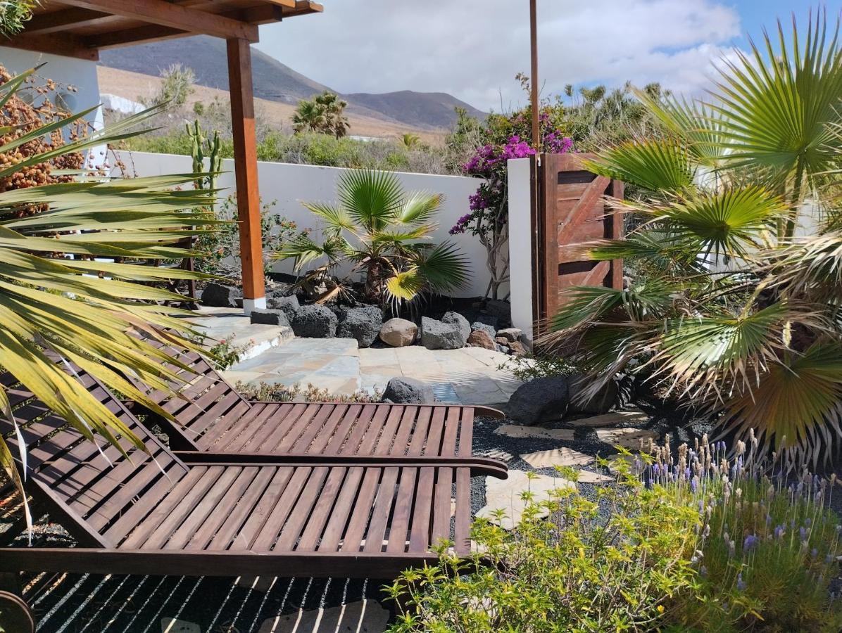 Beautiful Small Bungalow, Amazing Views And Garden Famara Exteriér fotografie